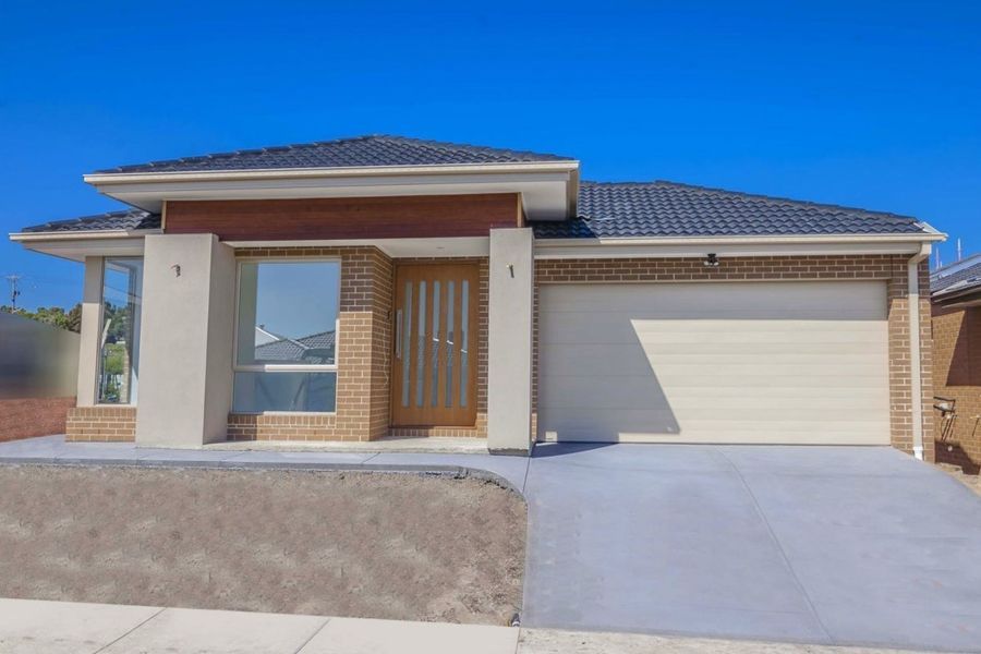 3 bedrooms House in 8 Water Lily Circuit CRAIGIEBURN VIC, 3064