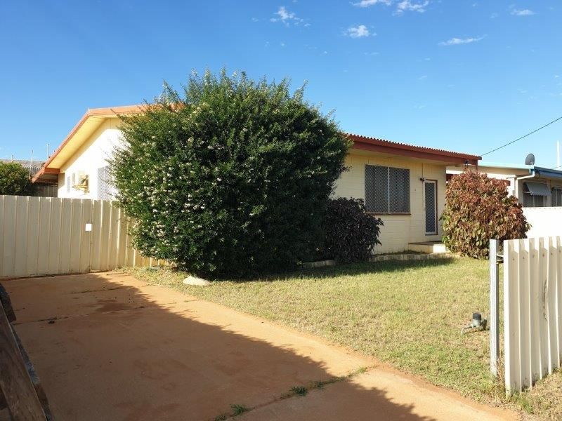 11 Hubble Street, South Carnarvon WA 6701, Image 2