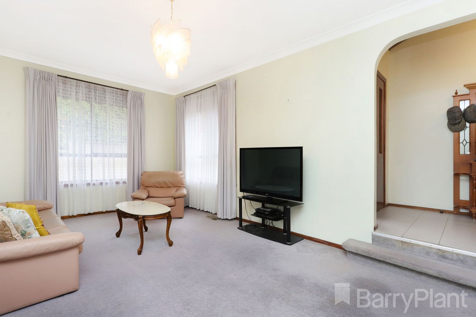 1 Davidson Court, Attwood VIC 3049, Image 2