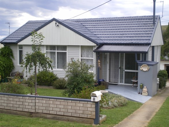 8 Norman Dykes Avenue, Cooma NSW 2630