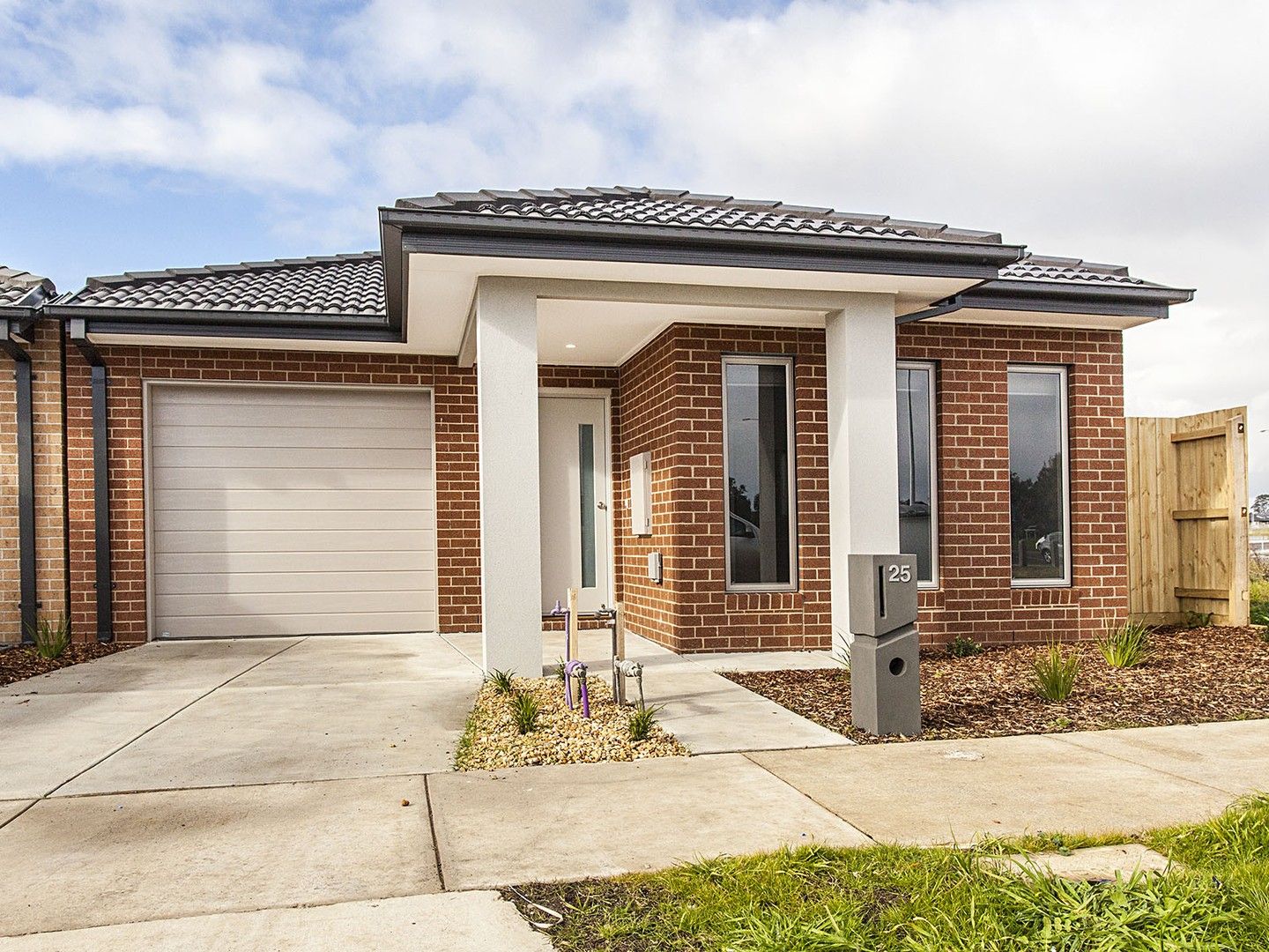4 bedrooms House in 25 Scotland Cct CRANBOURNE WEST VIC, 3977