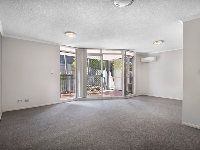 2 bedrooms Apartment / Unit / Flat in 3/44 York Street INDOOROOPILLY QLD, 4068