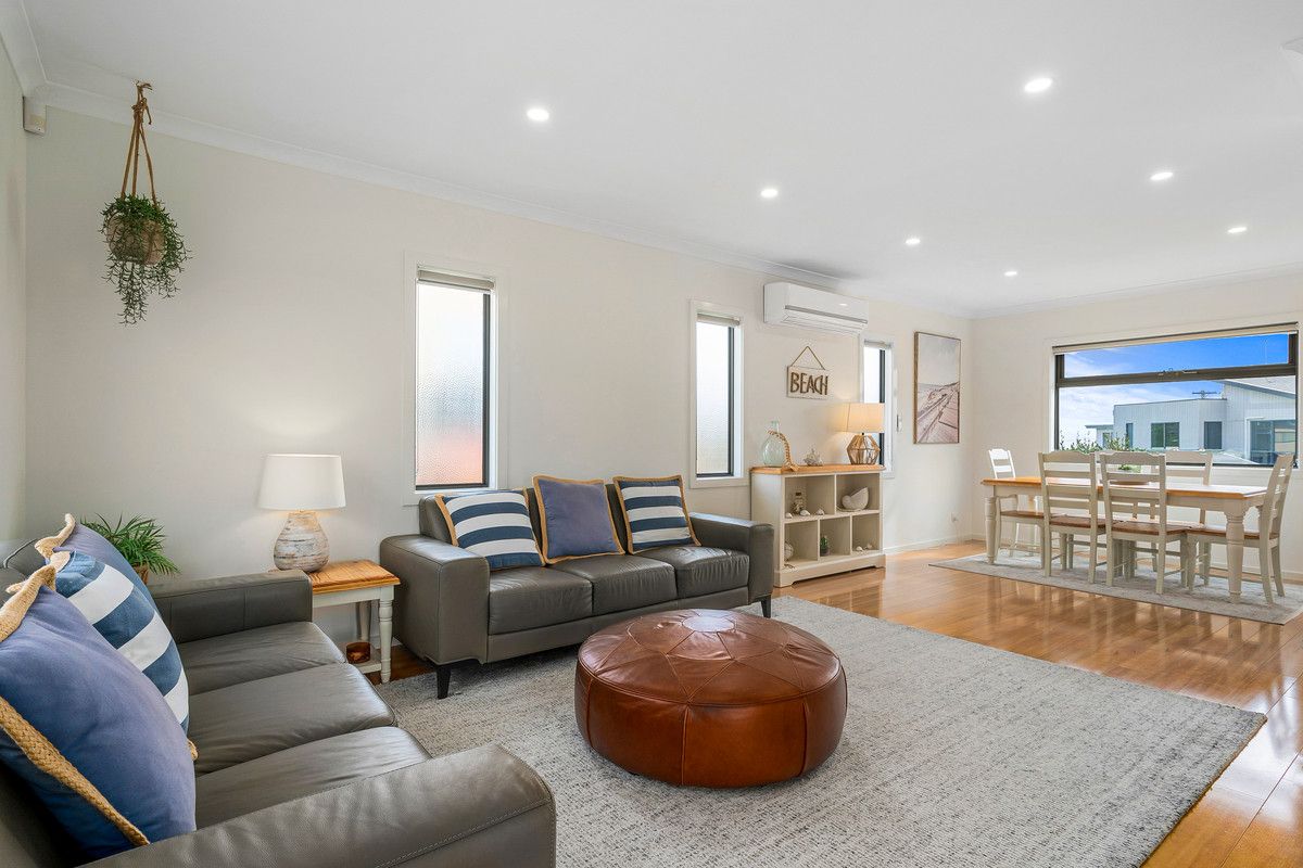 2/13 Gregory Court, Indented Head VIC 3223, Image 2