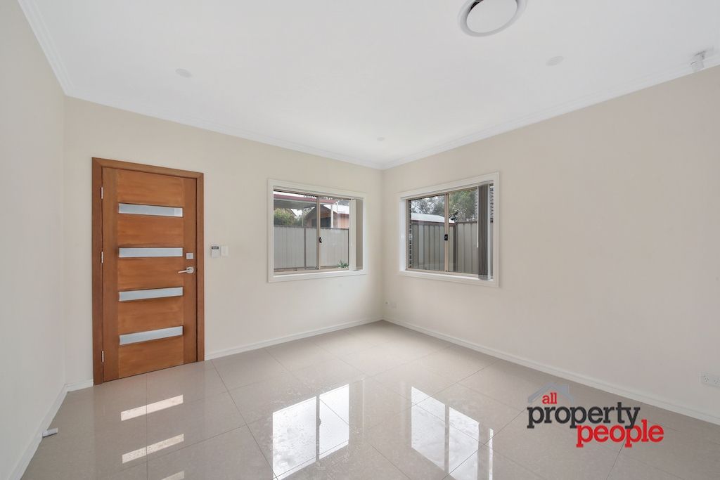 2/16 Groundsel Avenue, Macquarie Fields NSW 2564, Image 2