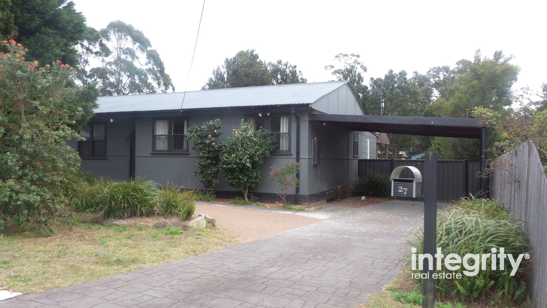 4 bedrooms House in 27 Page Avenue NORTH NOWRA NSW, 2541