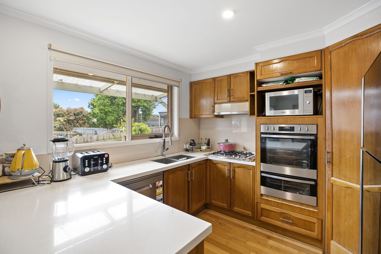 2/4 Nestor Grove, Blackburn North VIC 3130, Image 2