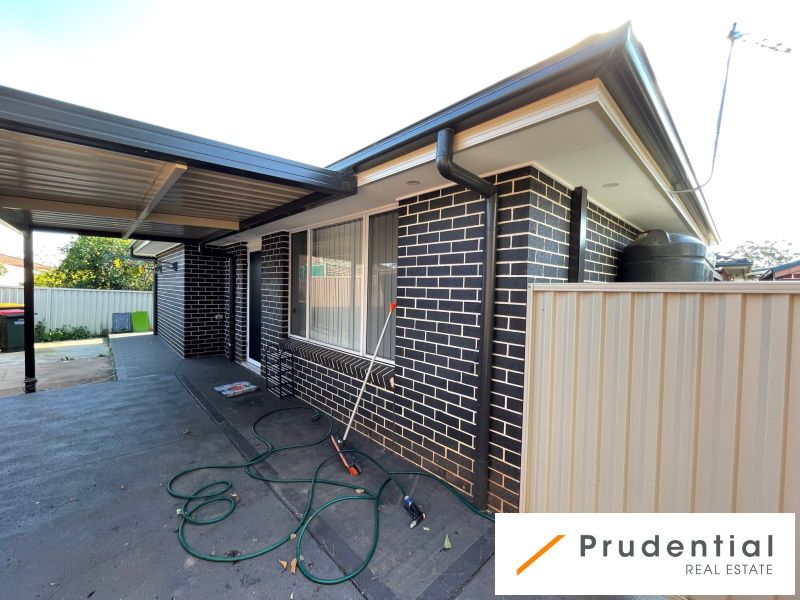 2 bedrooms House in 11A Buttercup Street MACQUARIE FIELDS NSW, 2564