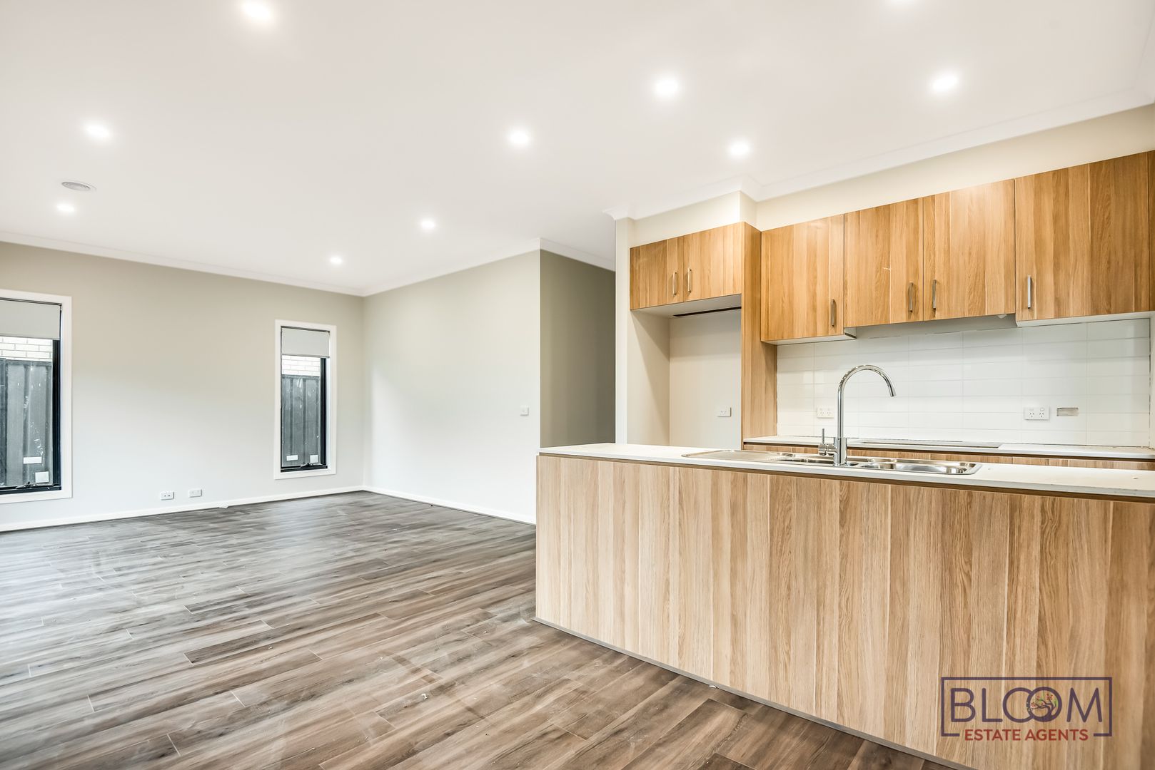 8 STACEY PRADE, Mount Cottrell VIC 3024, Image 1