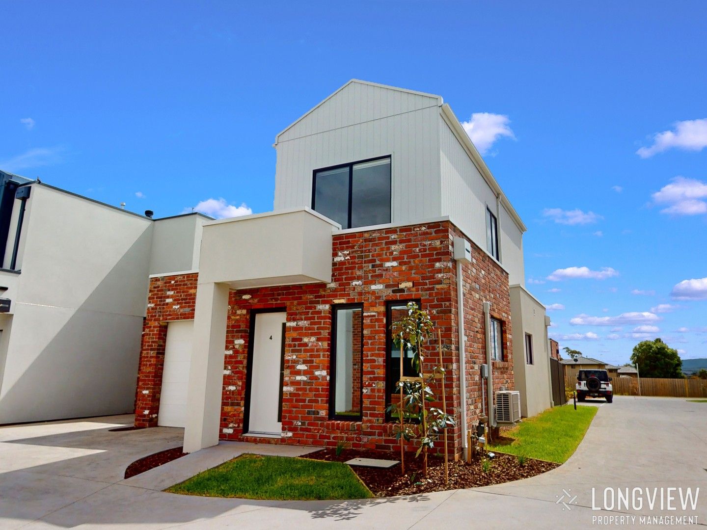 2 bedrooms Townhouse in 4 Greenwell Close HAMPTON PARK VIC, 3976