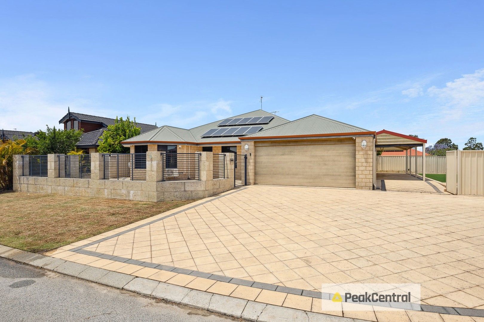 4 bedrooms House in 3 Weddell Close CANNING VALE WA, 6155