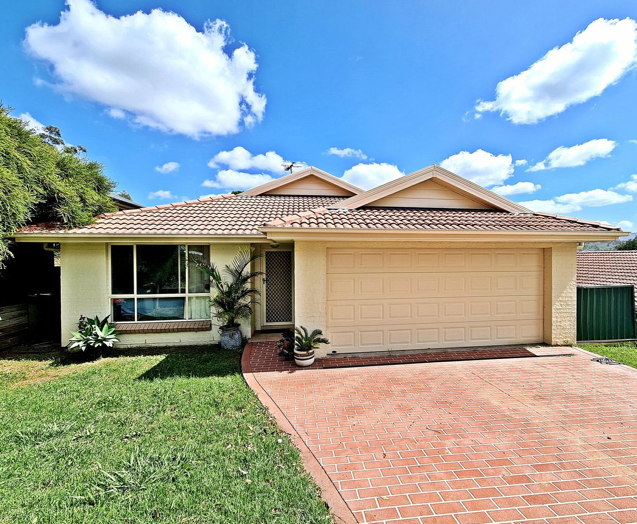 15 John Howe Circuit, Muswellbrook Property History & Address