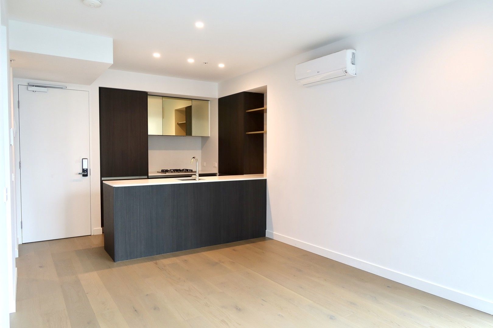 2 bedrooms Apartment / Unit / Flat in 3519/228 La Trobe Street MELBOURNE VIC, 3000