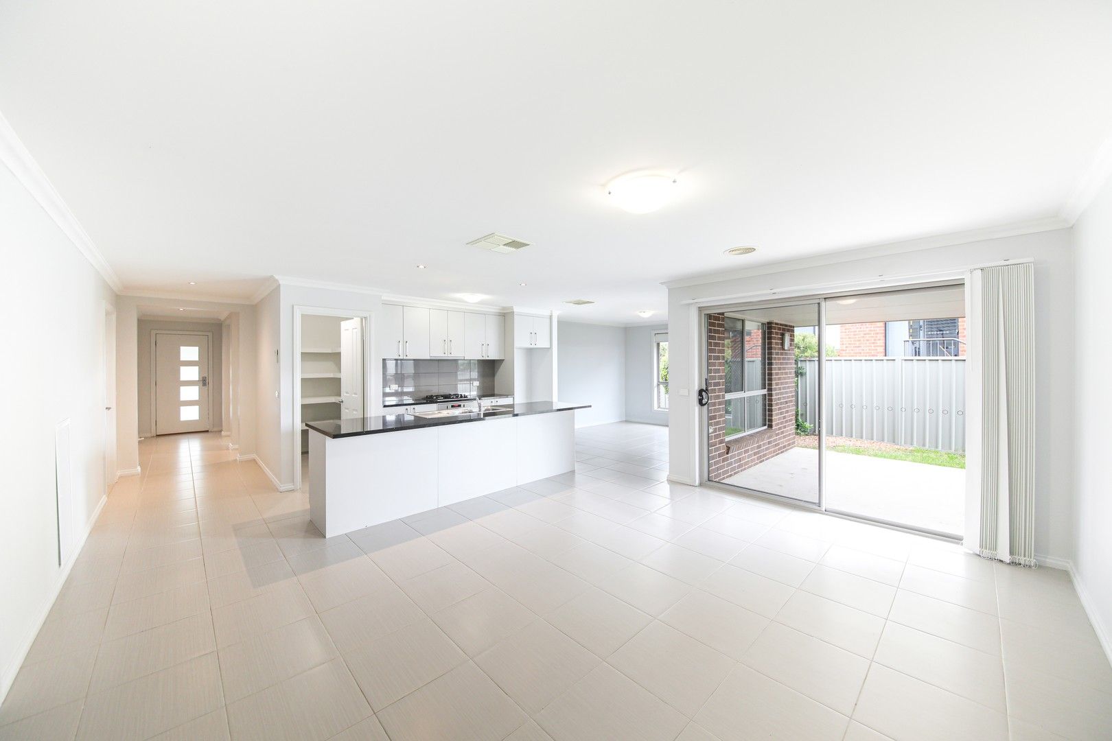 4 bedrooms House in 18 Egret Way THURGOONA NSW, 2640