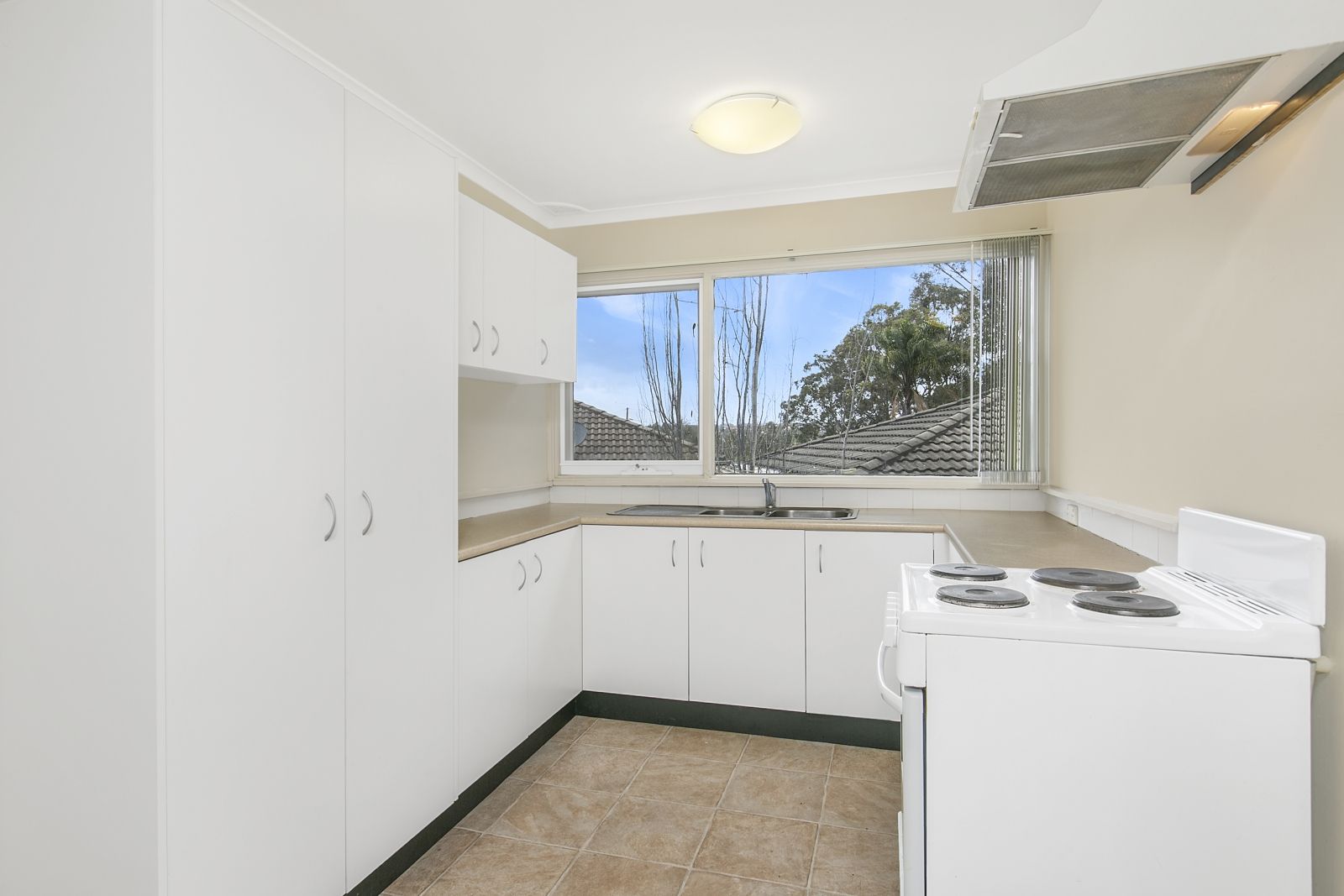 18 Balook Crescent, Bradbury NSW 2560, Image 2