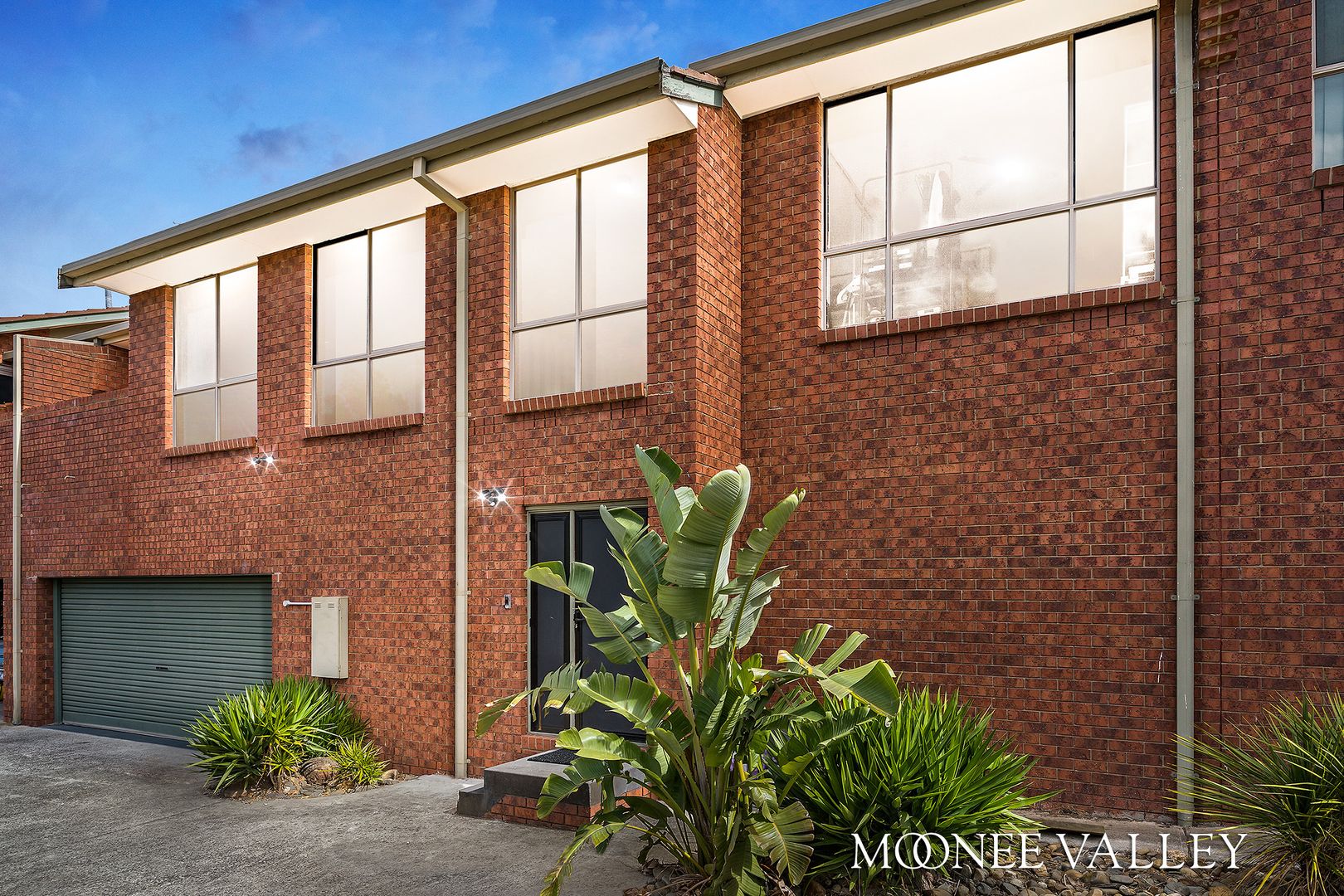 2/4 Weyburn Place, Avondale Heights VIC 3034