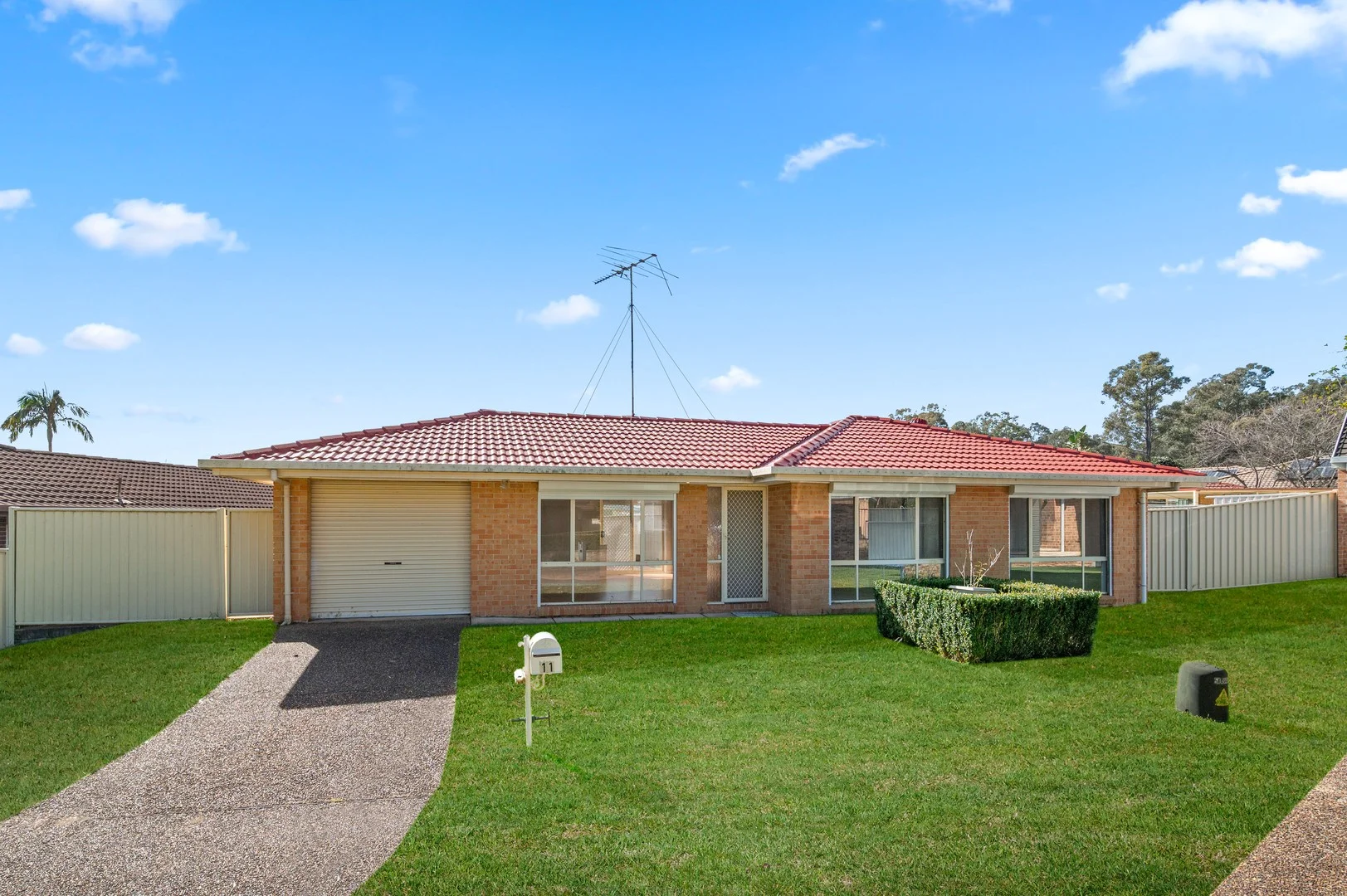 11 Dewey Place, St Helens Park NSW 2560