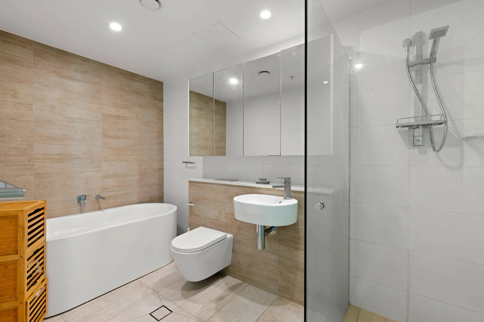 Additional image 10 of 2 Como Crescent, Southport QLD 4215