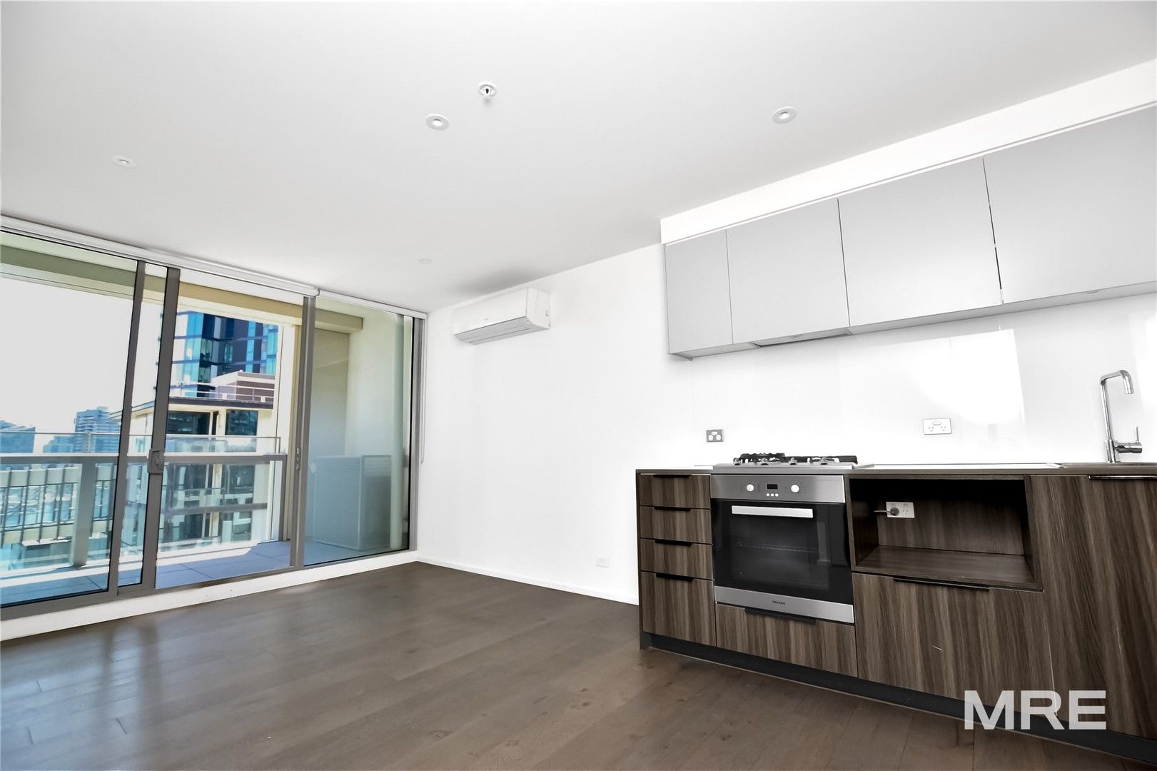 2 bedrooms Apartment / Unit / Flat in 908W/888 Collins Street DOCKLANDS VIC, 3008