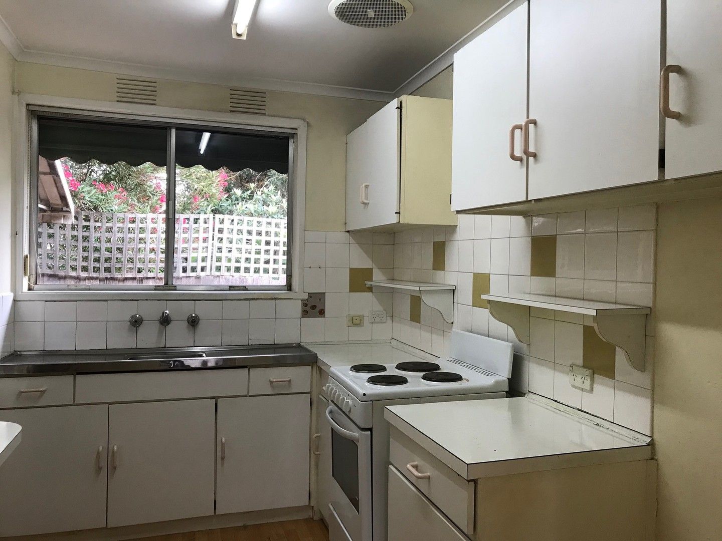 2 bedrooms Apartment / Unit / Flat in 4/103-105 Barkly Street MORDIALLOC VIC, 3195