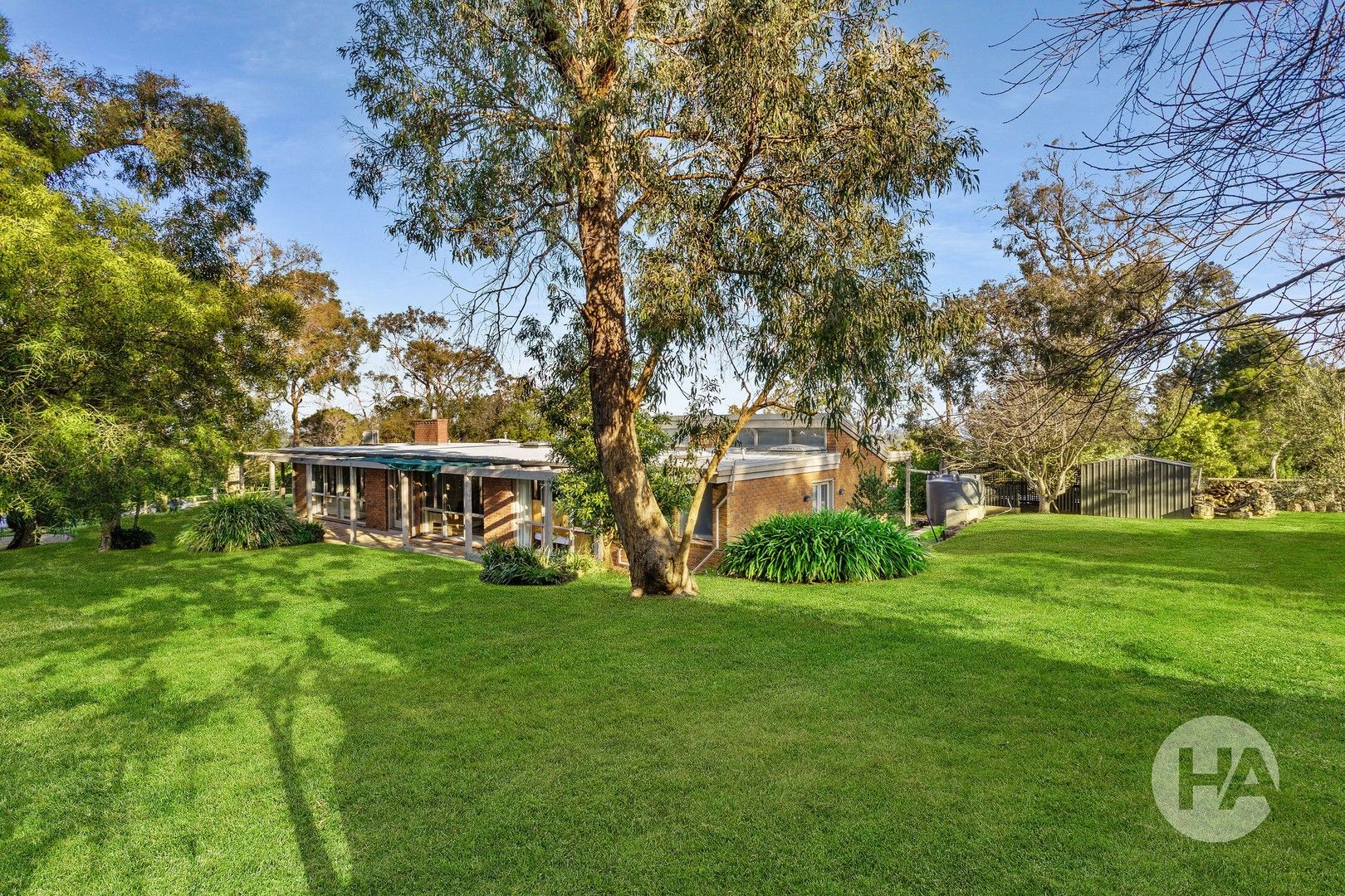 4 bedrooms House in 27-29 Banool Crescent MOUNT ELIZA VIC, 3930