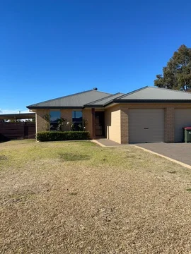 Primary image of 42 Dunheved Circle, Dubbo NSW 2830
