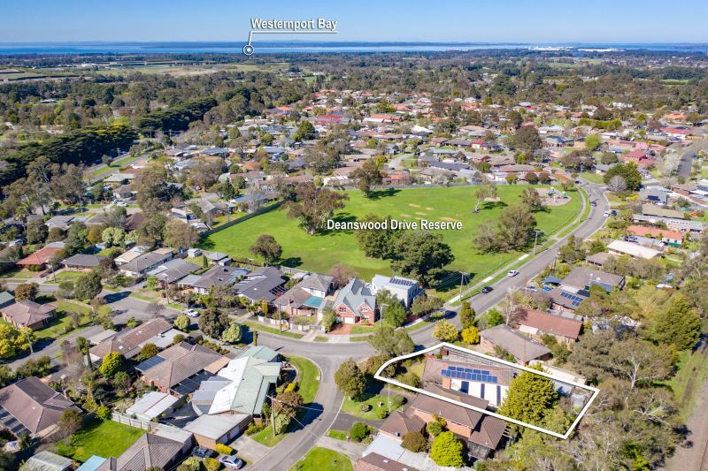 49 Deanswood Drive, Somerville VIC 3912