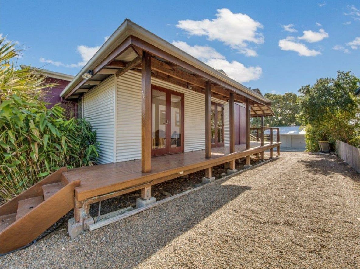 2 bedrooms House in 22 Pacific Avenue TANNUM SANDS QLD, 4680