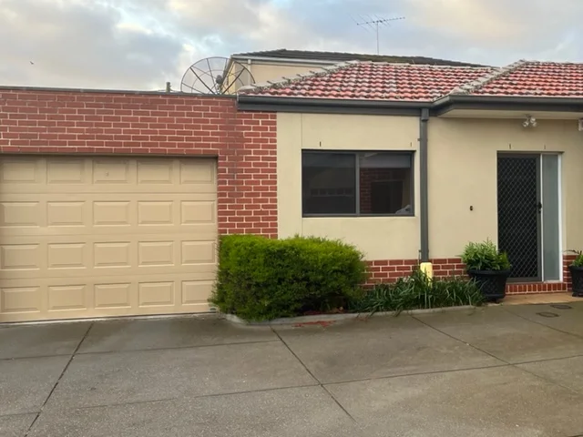 2/46-48 Bulla Road, Strathmore VIC 3041