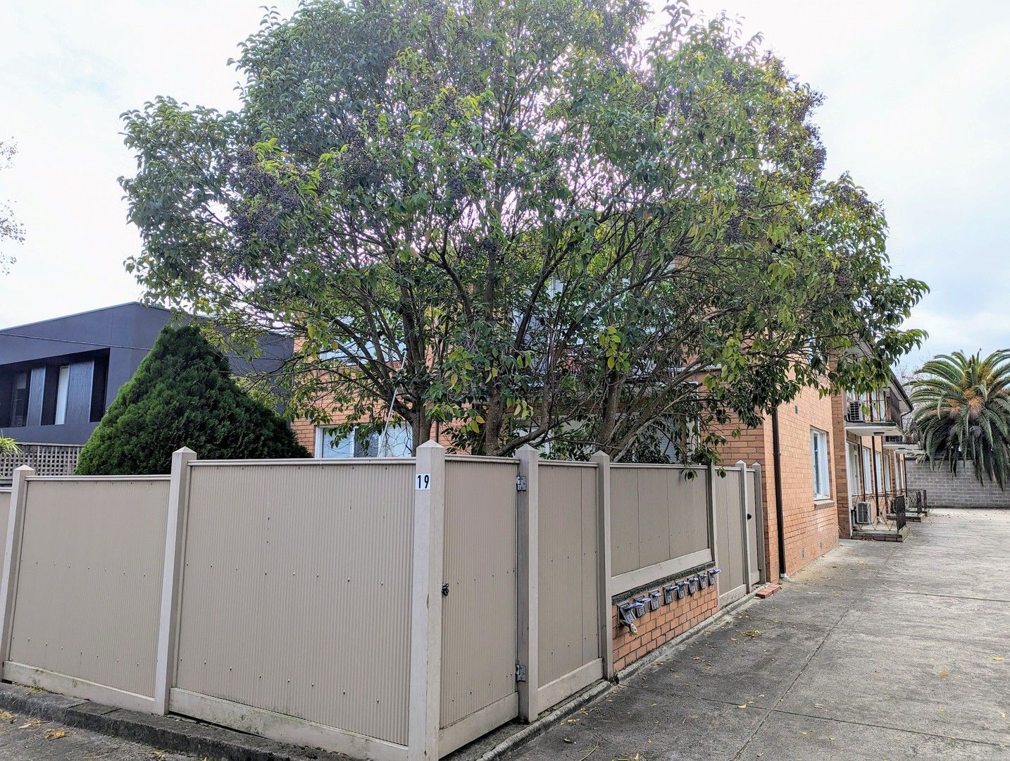 2 bedrooms Apartment / Unit / Flat in 1/19 Clyde Street GLEN IRIS VIC, 3146