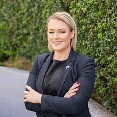 RE/MAX Bayside Properties - Hayley Van de Ven