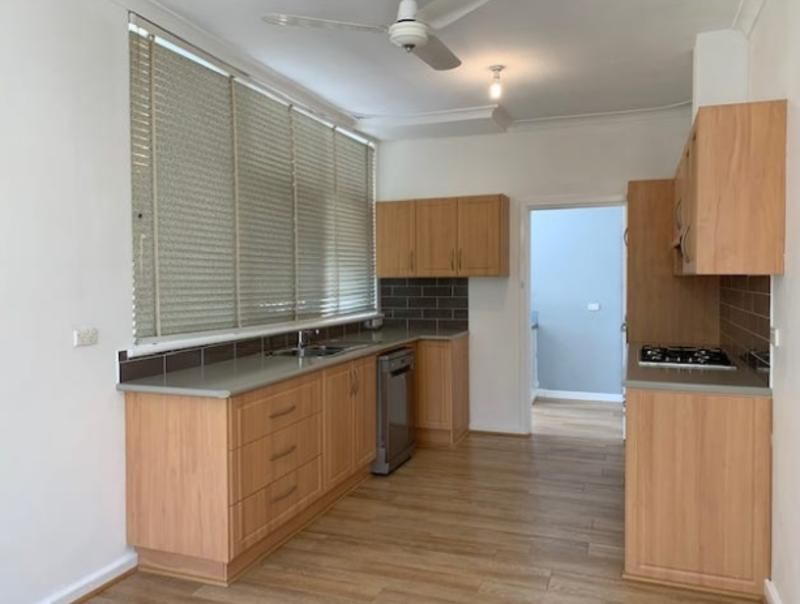 4 bedrooms House in 2074 Albany Highway MADDINGTON WA, 6109