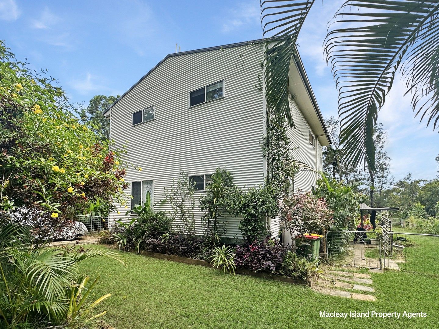 3 bedrooms House in 39 Blue Bay Crescent MACLEAY ISLAND QLD, 4184