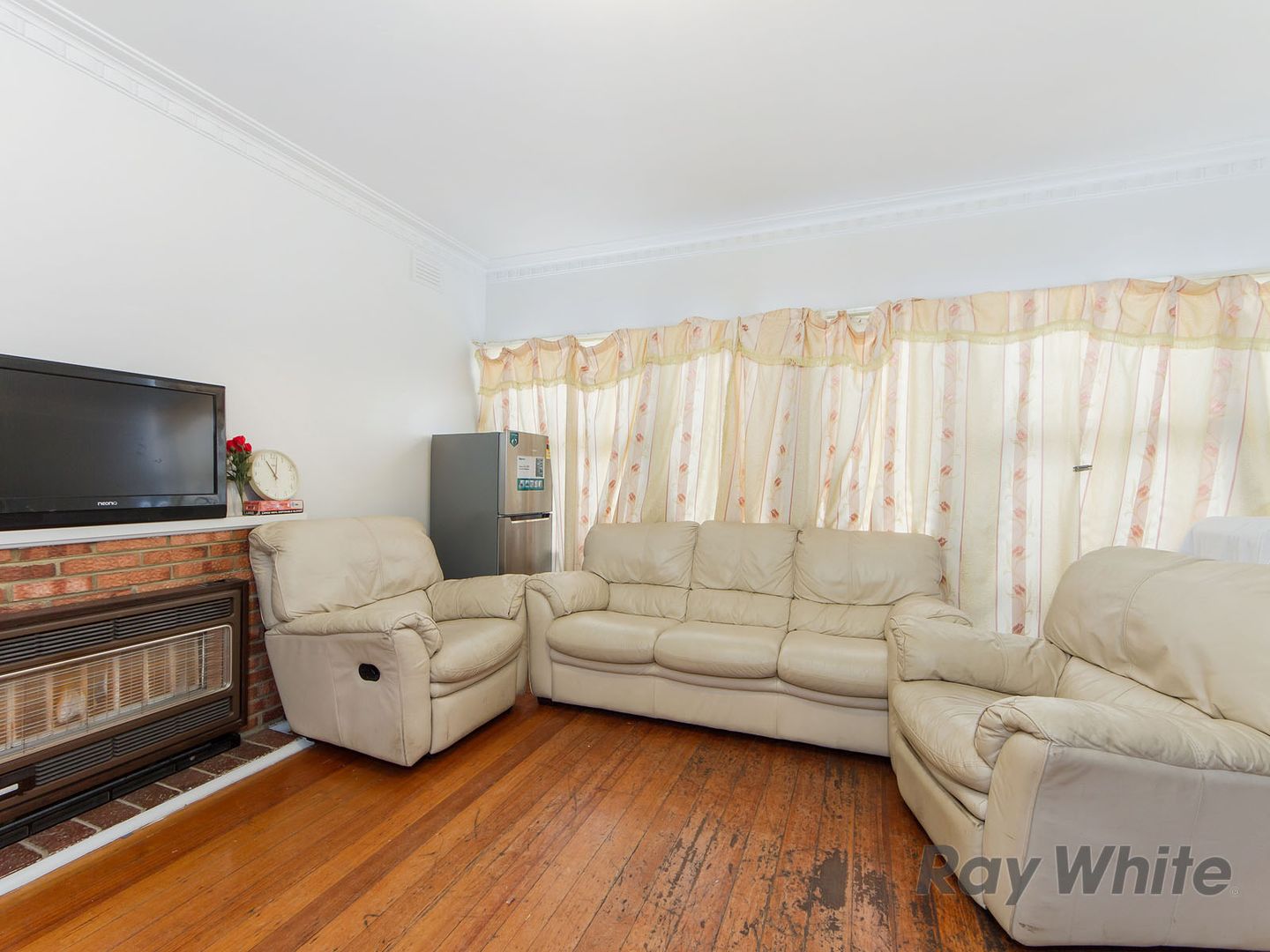 45 Errington Road, St Albans VIC 3021, Image 2