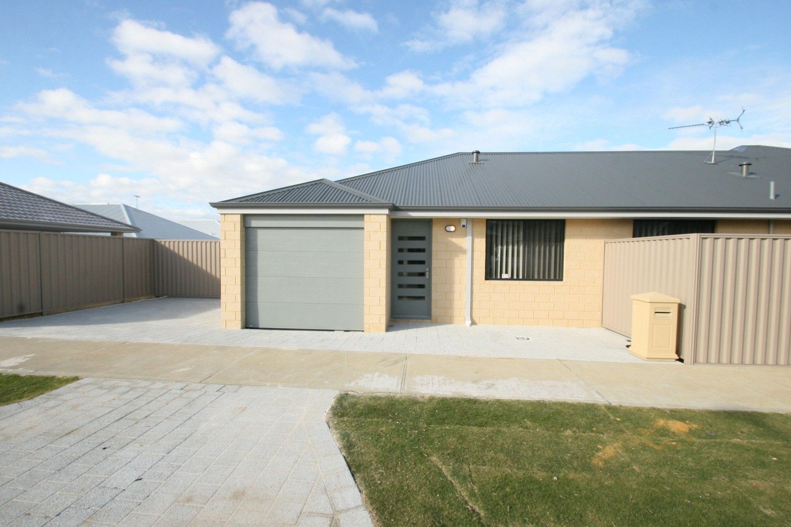 2 bedrooms House in 3B Laurina Way BEELIAR WA, 6164