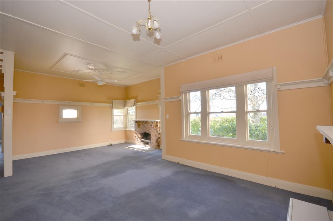 121 Burnbank Street, Lake Wendouree VIC 3350, Image 2