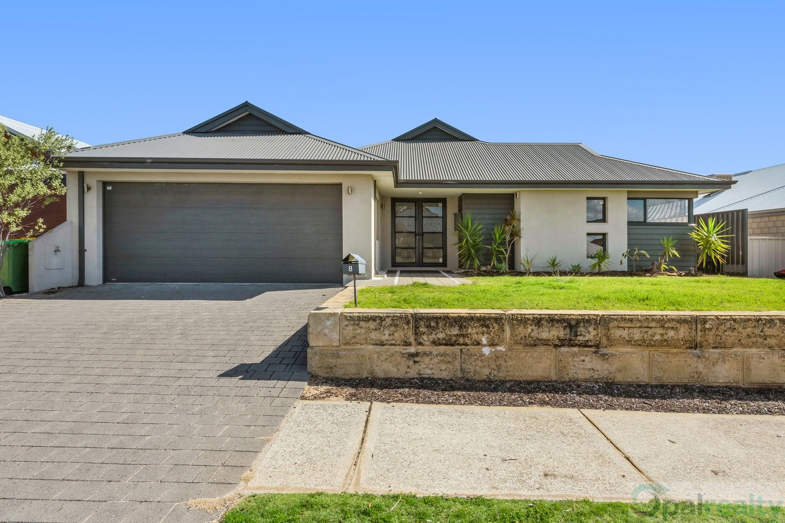 4 bedrooms House in 8 Nottely Crescent SECRET HARBOUR WA, 6173