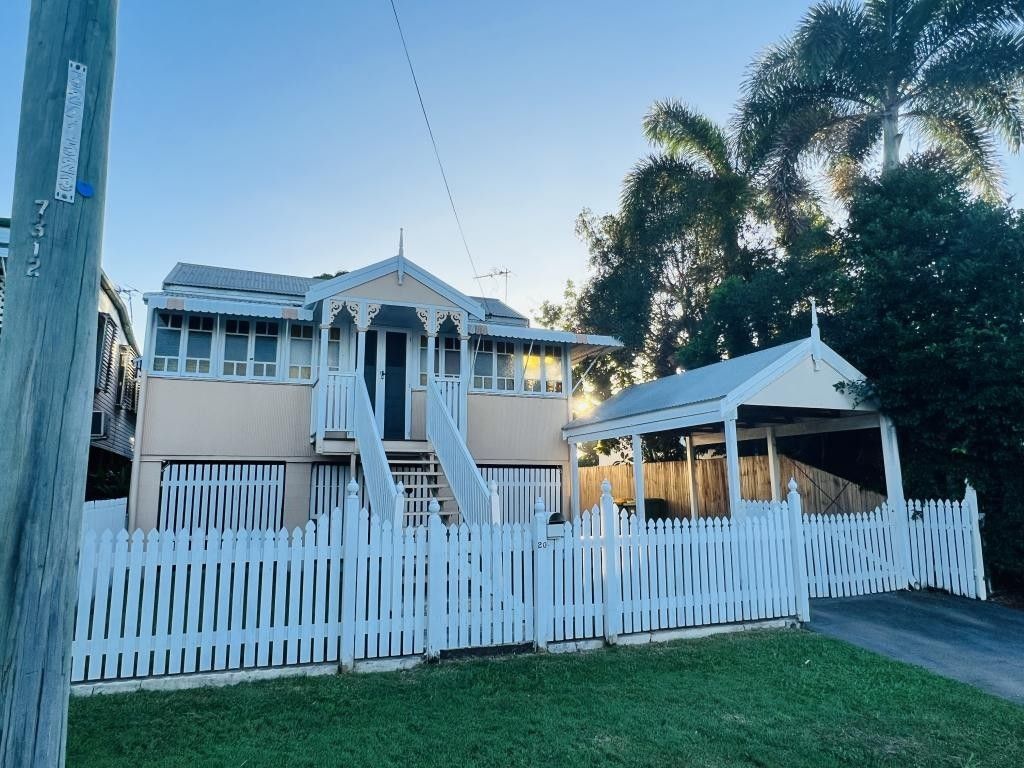 2 bedrooms House in 20 Ninth Avenue RAILWAY ESTATE QLD, 4810