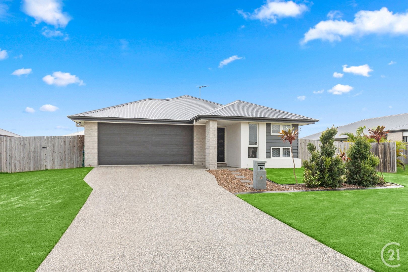 4 bedrooms House in 14 Imperial Circuit ELI WATERS QLD, 4655