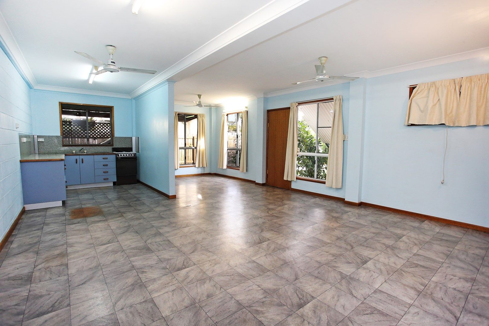 1 bedrooms Apartment / Unit / Flat in 2/21 Ackers Street HERMIT PARK QLD, 4812