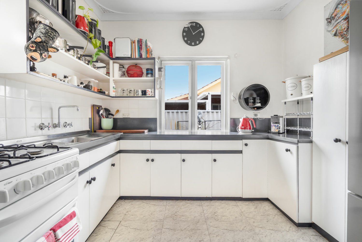 3 bedrooms House in 22 Wynyard Way THORNLIE WA, 6108