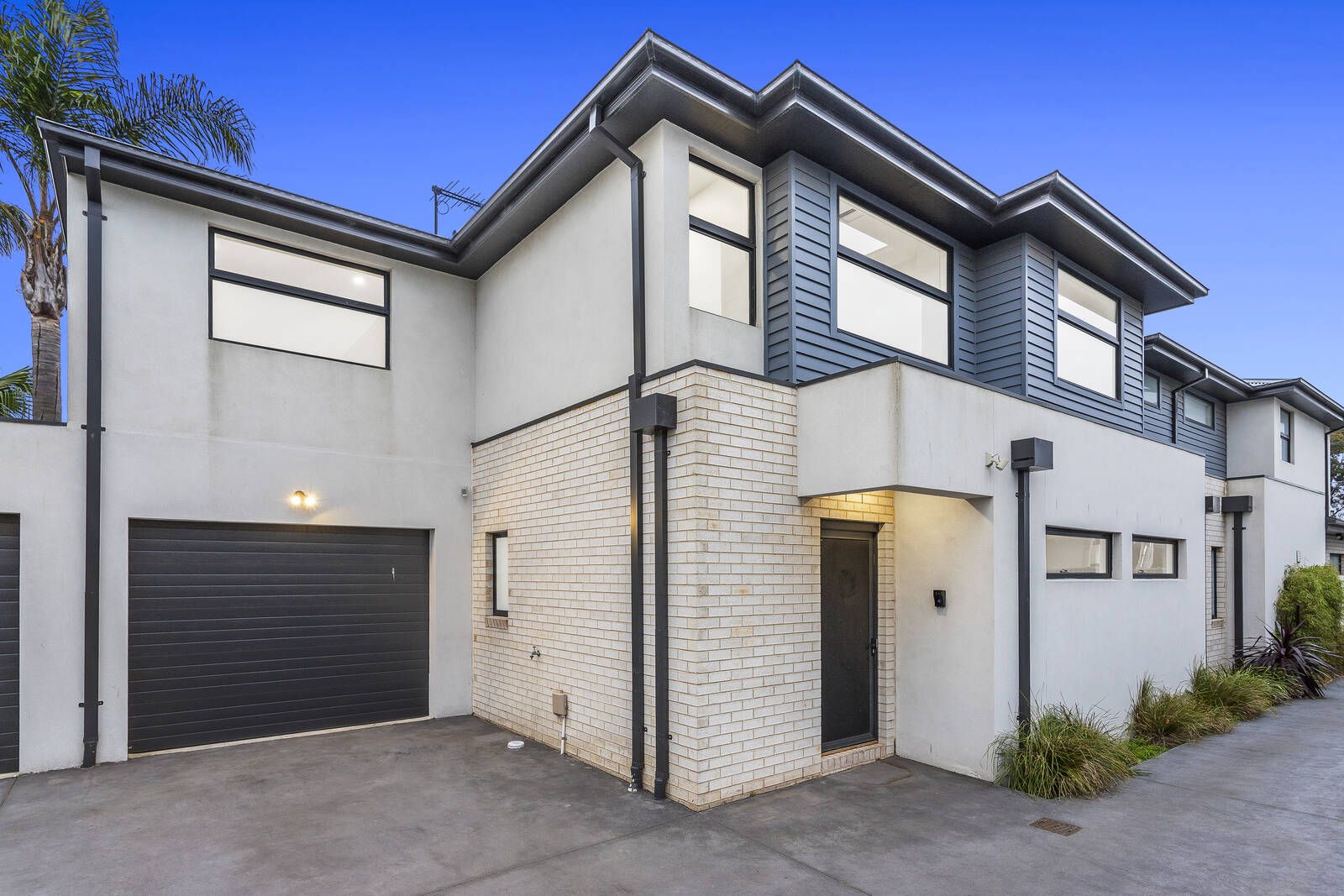 2/15 Bradley Street, Newport VIC 3015, Image 0