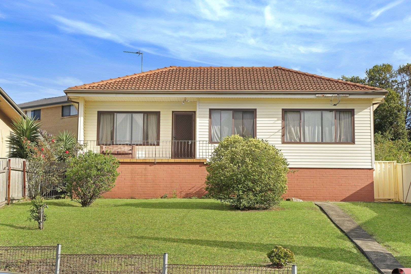 4 Ranchby Avenue, Lake Heights NSW 2502, Image 0