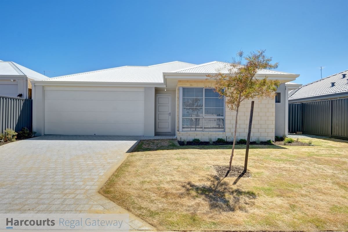 3 bedrooms House in 42 Sapphire Drive TREEBY WA, 6164