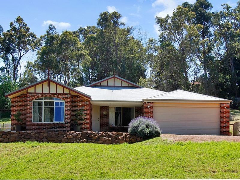 33 Glen Road, LESMURDIE WA 6076, Image 1