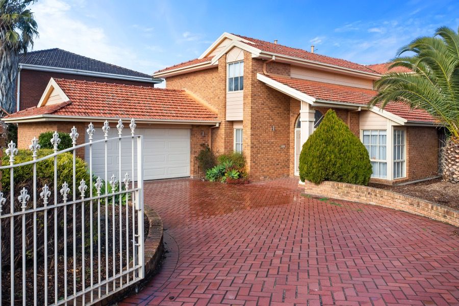 5 bedrooms House in 116 Greenvale Drive GREENVALE VIC, 3059