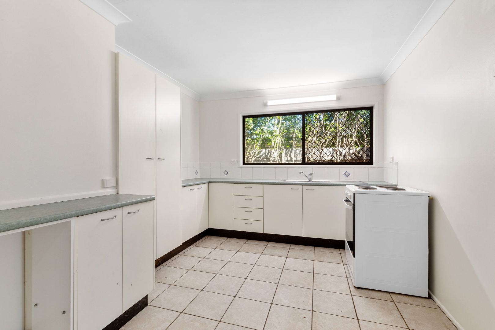 47 Theresa Street, Golden Beach QLD 4551, Image 2