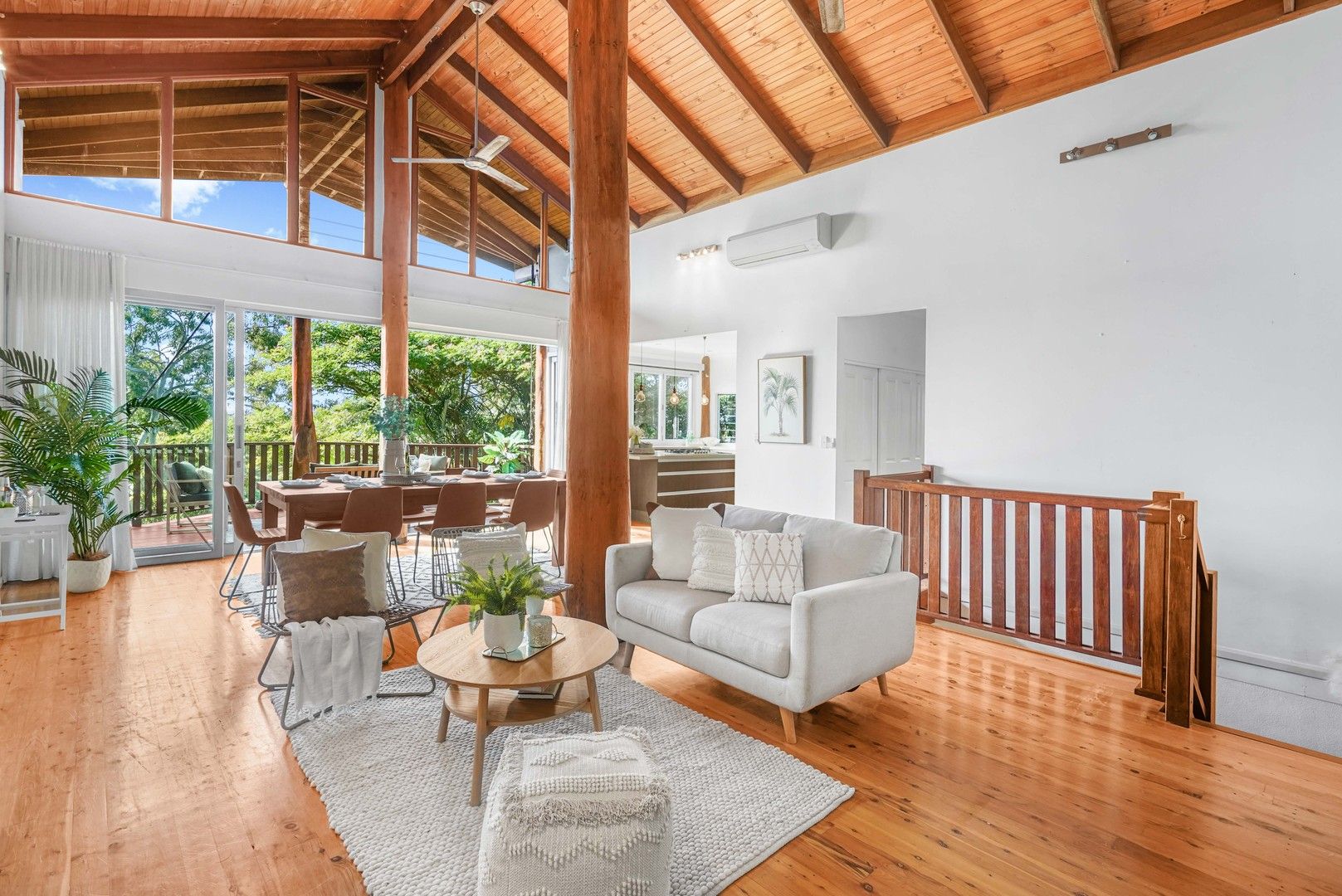 5 bedrooms House in 11 Amaroo Close SMITHFIELD QLD, 4878