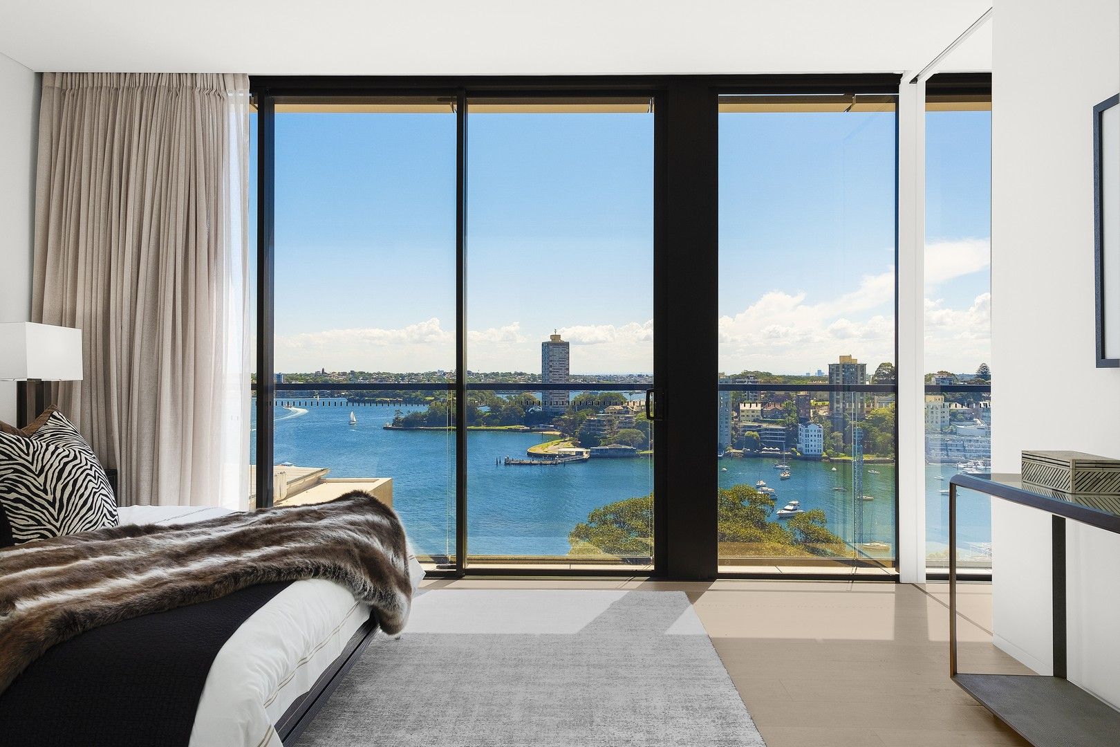 5 bedrooms Penthouse in 902/30 Alfred Street MILSONS POINT NSW, 2061