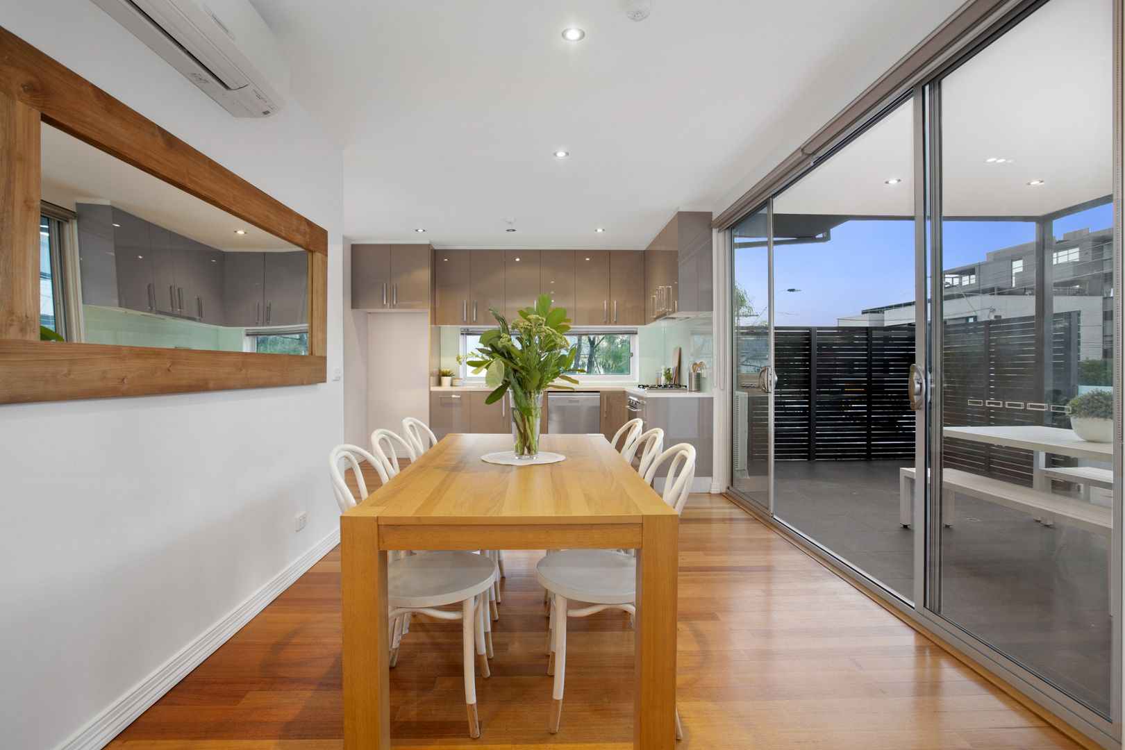 2/93 Carlisle Street, St Kilda VIC 3182, Image 2