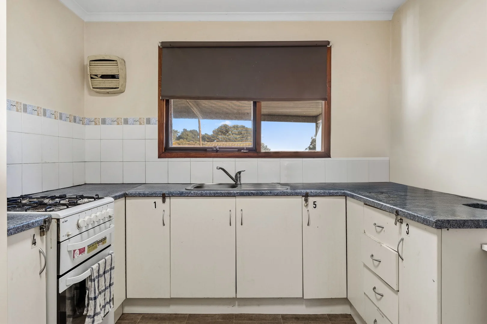 Additional image 2 of 11 Arnhem Crescent, Hackham West SA 5163